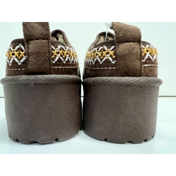 NWT Avalanche Cozy Slippers in dark brown. Size 9. - Picture 3 of 8